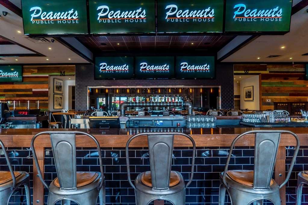 Carriage House Hotel And Conference Centre YYC Restaurant foto