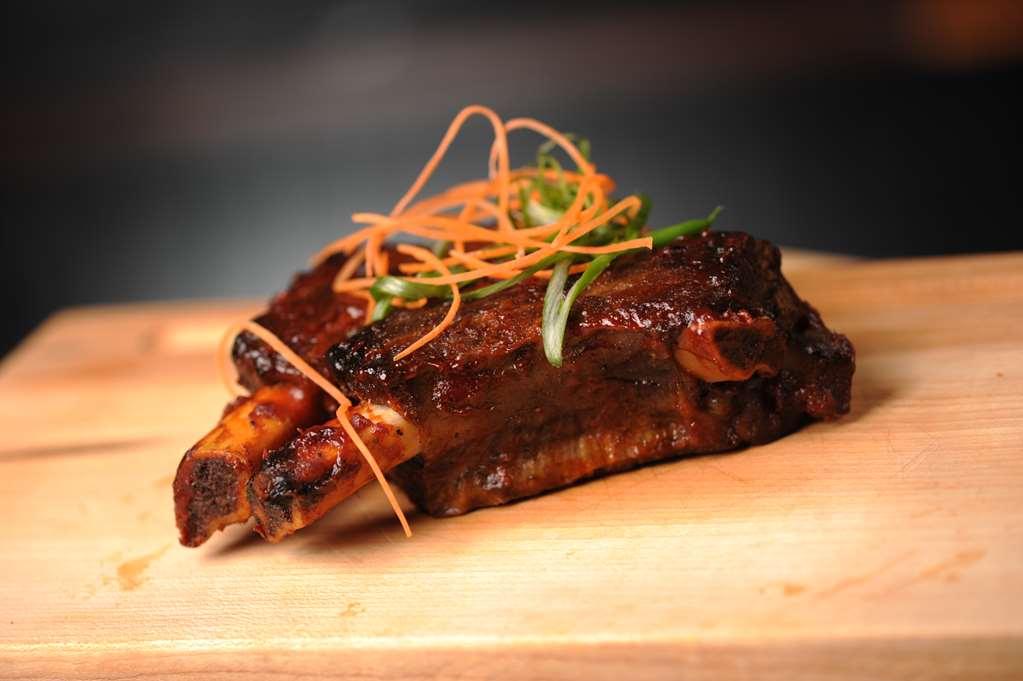 Carriage House Hotel And Conference Centre YYC Restaurant foto