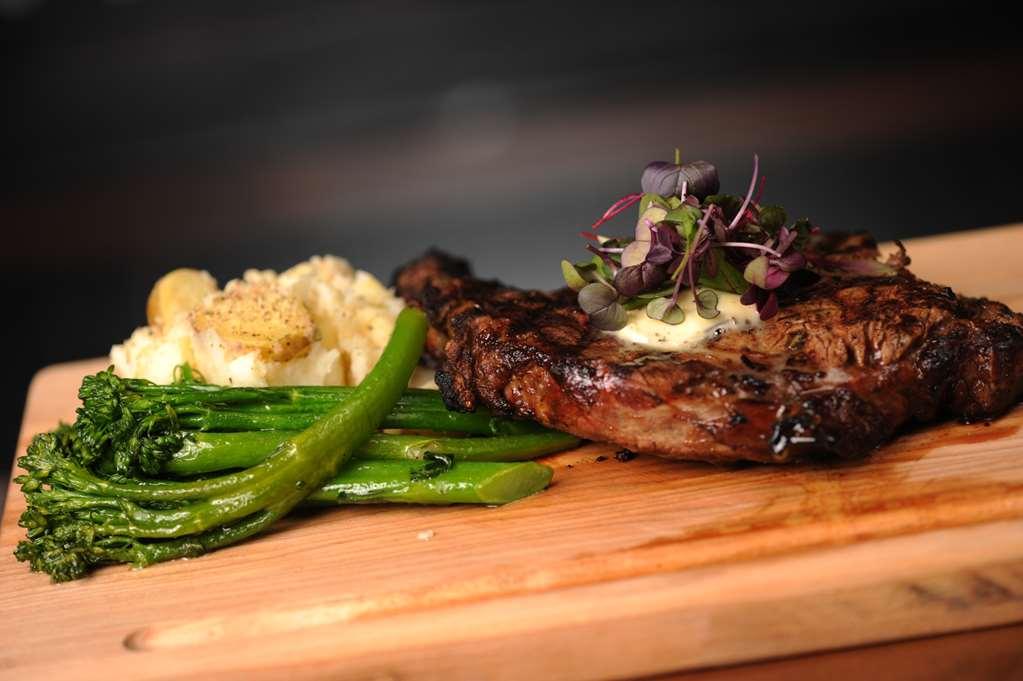 Carriage House Hotel And Conference Centre YYC Restaurant foto