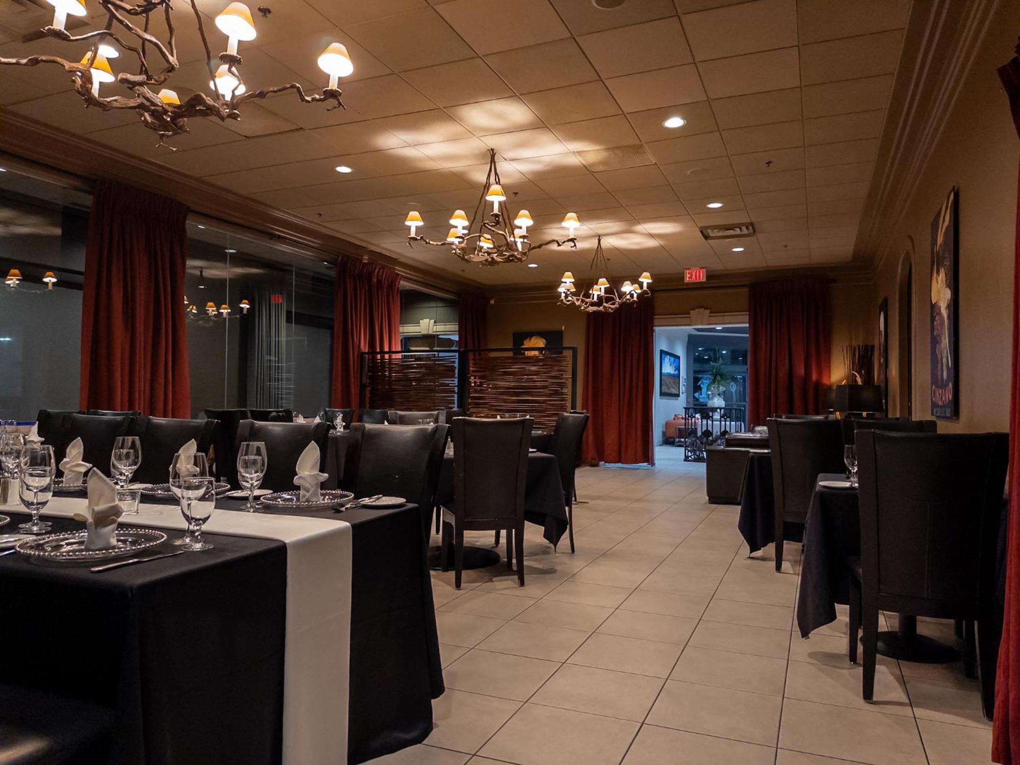 Carriage House Hotel And Conference Centre YYC Exterior foto