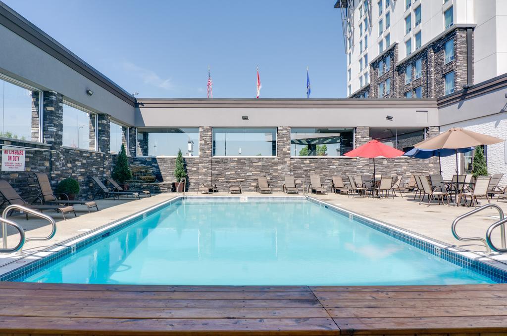 Carriage House Hotel And Conference Centre YYC Exterior foto