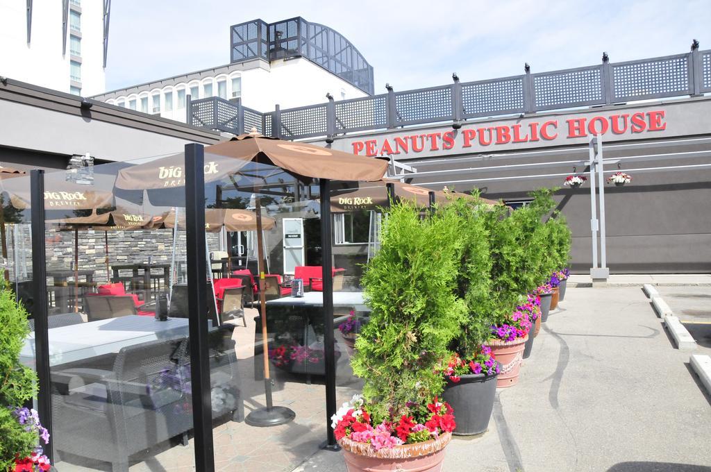 Carriage House Hotel And Conference Centre YYC Exterior foto